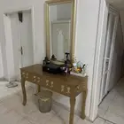 طاوله ودولاب