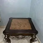 3 قطع كنب كبار مع 2 كراسي و 3 طاولات وحده كبيره وثنتين وسط