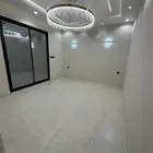 شقق مع درج خاص للسطح وبلكونة بالقرب من مطار ابها
