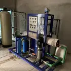 محطة تحليه مياه بكامل اغراضها ومستودع كراتين مياه