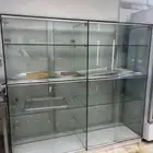 رفوف بترينه طاولة عرض للحلويات او الشوابير قزاز