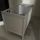 سرير أطفال ابيض جديد