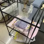 طاولة تقديم وفيه كفرات