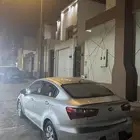 للبيع كيا ريو 2017 ماشيه 300 قير ومكينة شرط في وش كامل