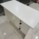 طاولة مكتب
