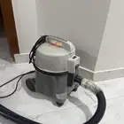مكنسة كهربائية شبه جديدة