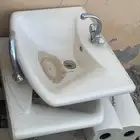 مغاسل نظيفة