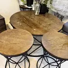 طاولة كبيرة مع 4 طاولات خدمة خشبية نظيفة جدا للبيع