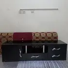 طاولة تلفزيون