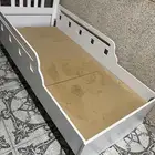 سرير وطاوله تلفزيون