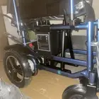 كرسي كهربائي متحرك