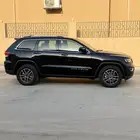 جراند شروكي لاريدو 2020 أسود لامع ملكي