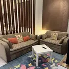شقة صغيرة فندقية مؤثثة بالكامل تناسب عرسان للإيجار