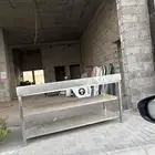 طاوله مطعم شرط النظاف وخاليه من الخدوش