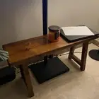 طاوله او بنش قدام السرير او طاوله مدخل