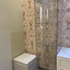 اثاث دولاب قزاز عدد الارفف 4 وعدد الدولاب 2 كلها قزاز