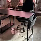 طاولة وكرسي