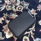 نبيله حديد مع شنطتها