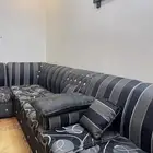 يوجد لدي كنب وجلسه ارضيه وطاولة خدمه وشاشه مع طاوله للبيع