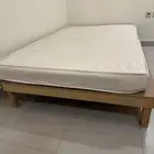 خشبة سرير واسفنج