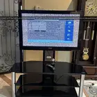 تلفزيون بلازما سامسونج 42 بوصه بحاله جيده جدا مع طاولة