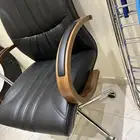كرسي مكتب جلد وخشب صناعه تركيه دوار له مستويات جديد تماما