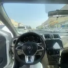 رينو 2017 مكينه قير شرط تكييف ممتاز خاليه من الصدمات