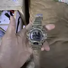 ساعة كاسيو اصلية ضد الماء وفيها مميزات كثير لون مميز ونادر