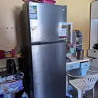 ثلاجة كبيرة   كويسة مستخدمة