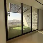 شقة بسطح خاص للبيع دور كامل مستقل بالشوقية بتشطيبات مودرن