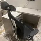 مكتب جديد مع كرسي