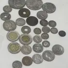 عملات متنوعه من كل دوله وفيه نوادر