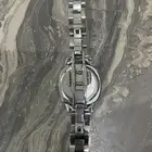 ساعة فضية مع كرستالات