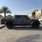 للبيع جيب جلاديتور ممشى قليل موديل 2021..