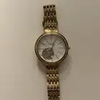 ساعة أنيقة من زايروس