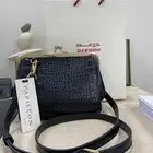 حقيبه ماركه ممتازه وسط مشتراه من درعه والله جديده ماستخدمت