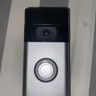 كاميرا مراقبة وجرس باب