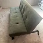 كنبة خضرا قابله للطي إلى سرير