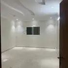 شقة 4 غرف وصالة مع سطح دور ثالث مدخلين حي السعادة