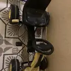 سيارة اطفال