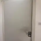 عازل باب