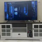 شاشة سامسونج استعمال خفيف مع الطاولة