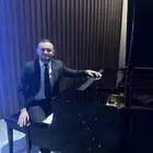 professional pianist for Europe