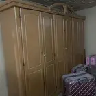 دولاب غرفه نوم كبير 6بيبان 1 تسريحه مع أغراض ثانيه