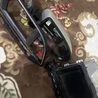 يوجد شاشه سياره ومراية وديكور سياره