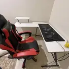 للبيع شاشة وطاولة وكرسي