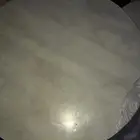 طاوله نظيفه وجديده مع 4 طاولات خدمه