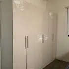دولاب مكون من ثلاث أبواب