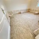 فرش مع مساند نظيفة جدا