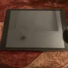 ايباد الجيل الثامن نظيف في مشكله ب البصمه و الباقي كلو تمام